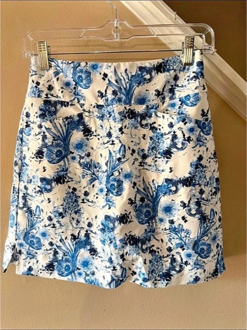 Lady Hagen Floral Mini Skirt in Blue & White Size XS Like New